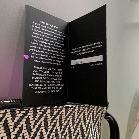 BNWT BOTKIER WRISTLET BAG LEATHER PURSE CHEVRON BLACK BLUE WHITE - Picture 13 of 14